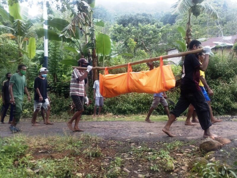  penemuan mayat pertama yang terjadi di Wolomage, Desa Hikong, Kecamatan Talibura.